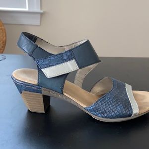 Reiner navy and silver sandal